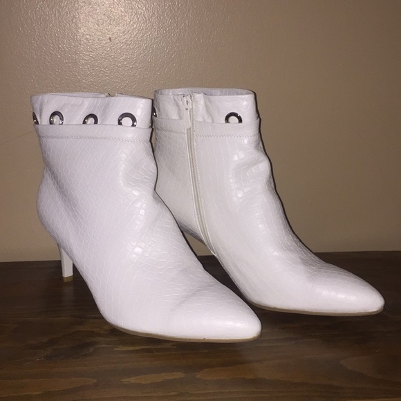 Shoes - Brand new white booties!